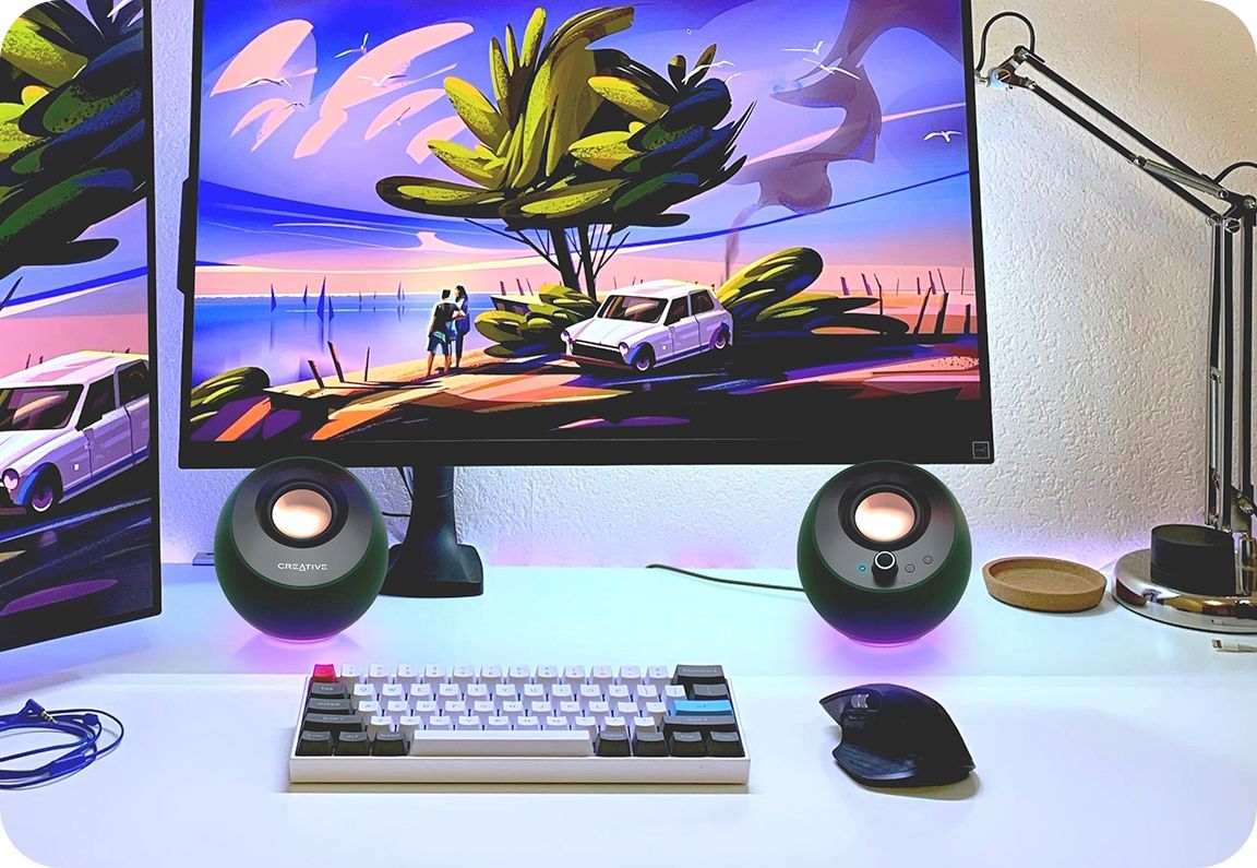 Creative Pebble Pro - רמקולים פרימיום מעוצבים רמקולים למחשב Creative Pebble Pro 2.0 USB-C עם תאורת RGB