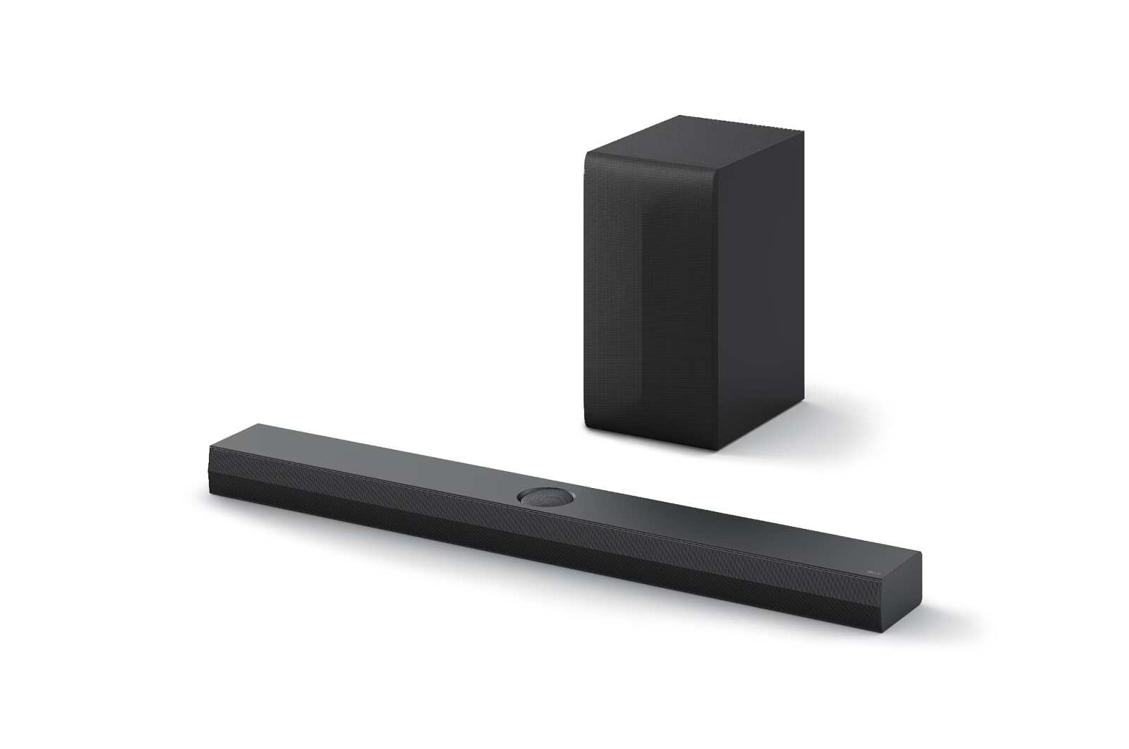 מקרן קול LG SQ70TY מותקן על טלוויזיה LG QNED עם תושבת סינרגיה בלעדית